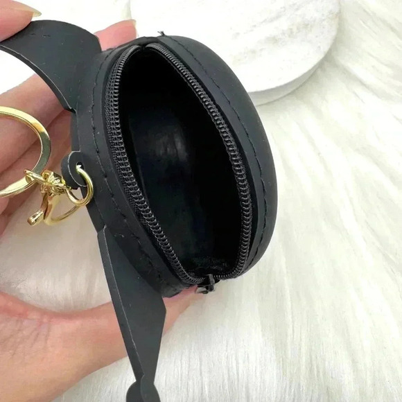 Mini Size Kuromi Silicone Coin Purse With Keychain - Picture 3 of 5